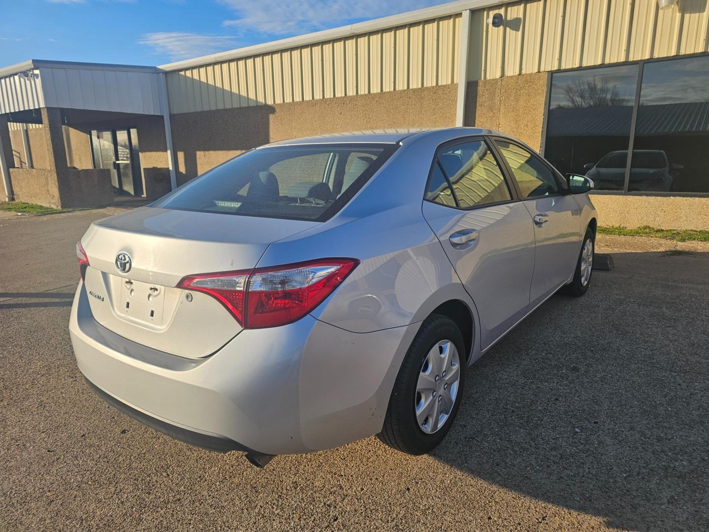 2014 SILVER Toyota Corolla L 4-Speed AT (2T1BURHE9EC) with an 1.8L L4 DOHC 16V engine, 4-Speed Automatic transmission, located at 533 S Seven Points BLVD, Seven Points, TX, 75143, (430) 255-4030, 32.313999, -96.209351 - Photo#2